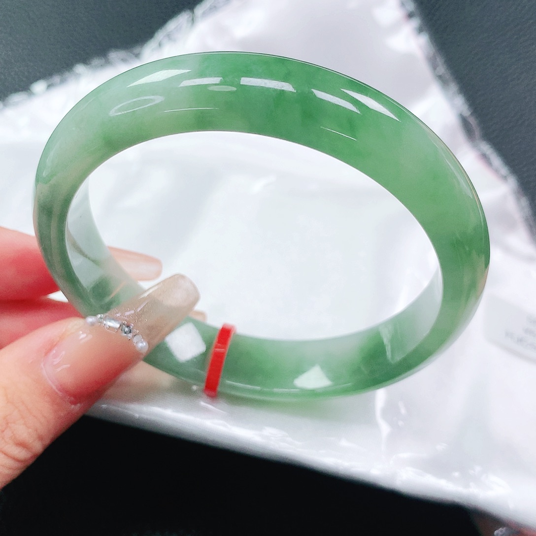 翡翠手镯未镶嵌58圈