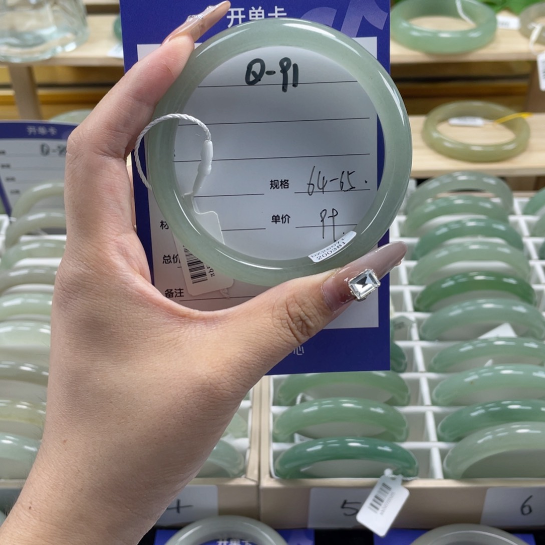 石英质玉手镯未镶嵌