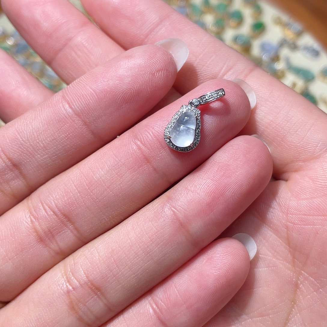 翡翠吊坠(不含链)18K金镶嵌