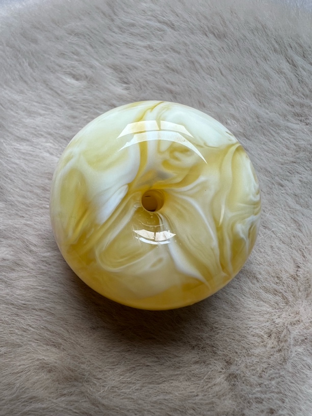 荧光拉丝溶洞妖孽平安扣，尺寸38.3*25.4mm，克重：24.82克