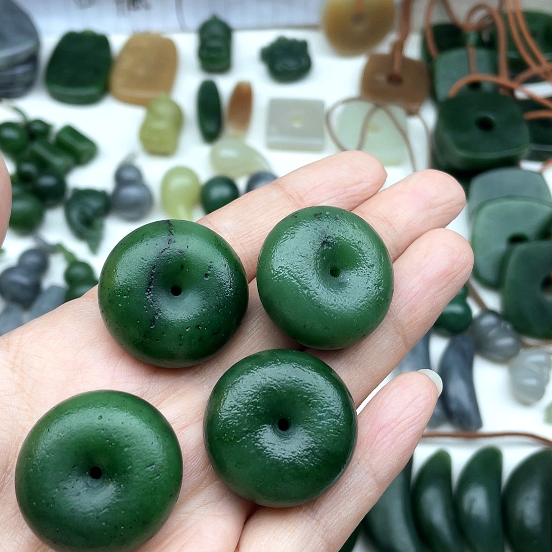 颈饰未镶嵌和田玉