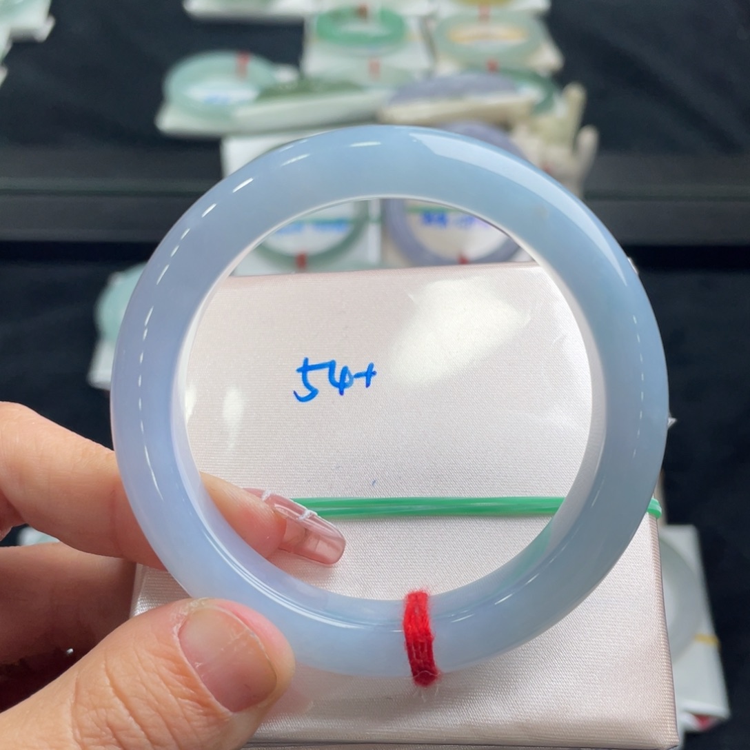 翡翠手镯未镶嵌翡翠手镯