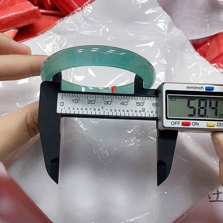 灰***娘翡翠手镯未镶嵌228 库存×2去拍=128元