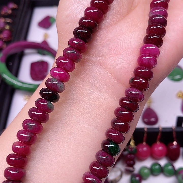 红宝石项链未镶嵌