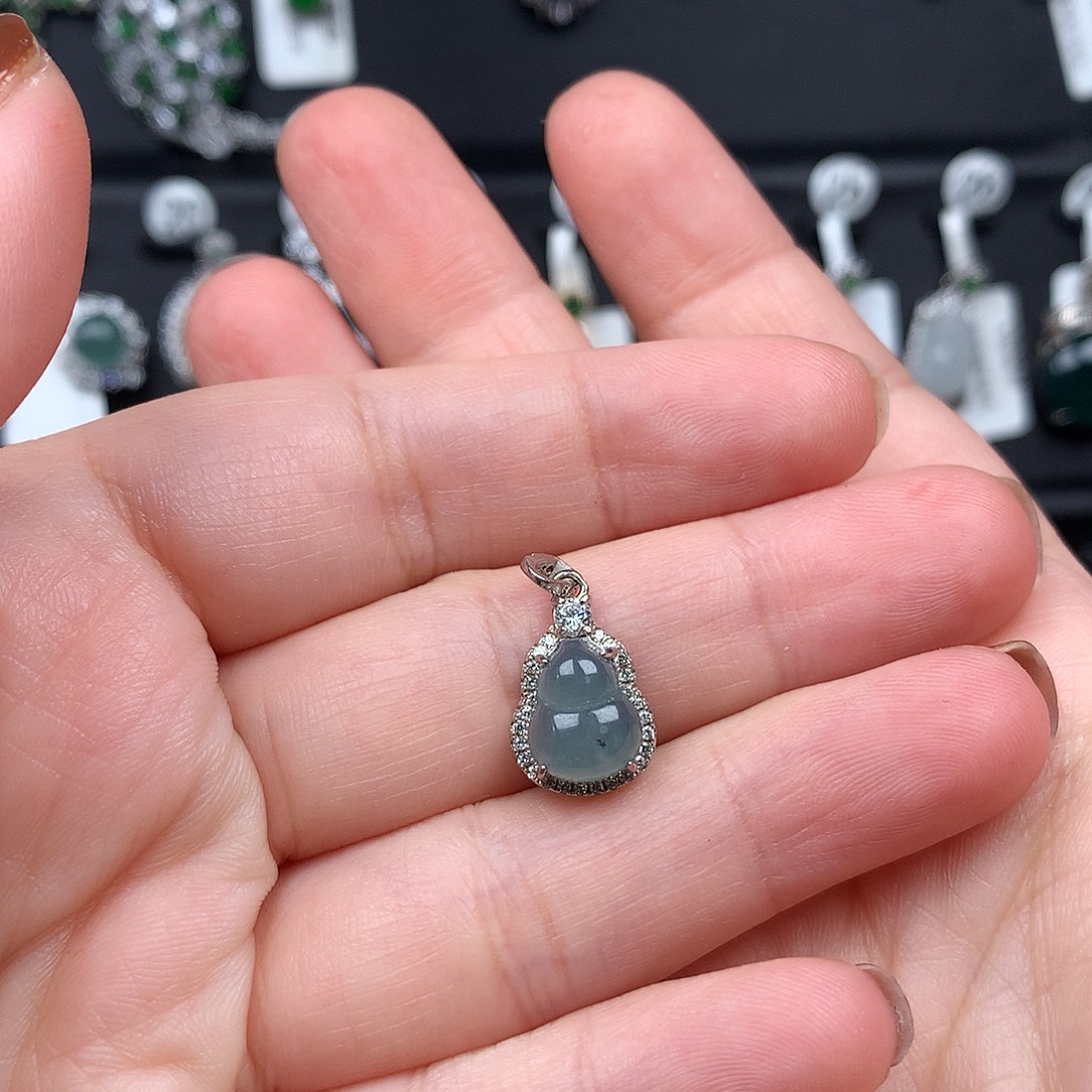 一***晶翡翠银S925镶嵌颈饰