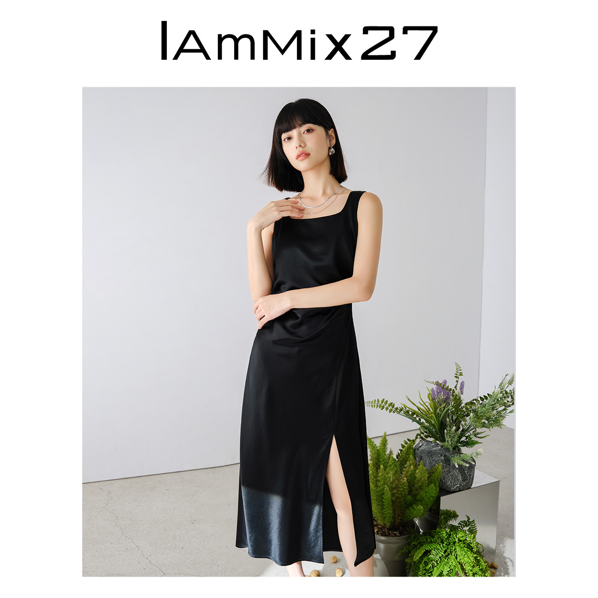 Iammix27法式方领背心裙女不对称丝滑缎面中长款连衣裙女M4A9008