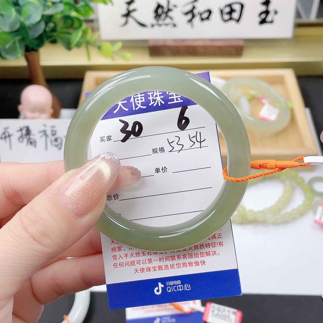 和田玉未镶嵌手镯