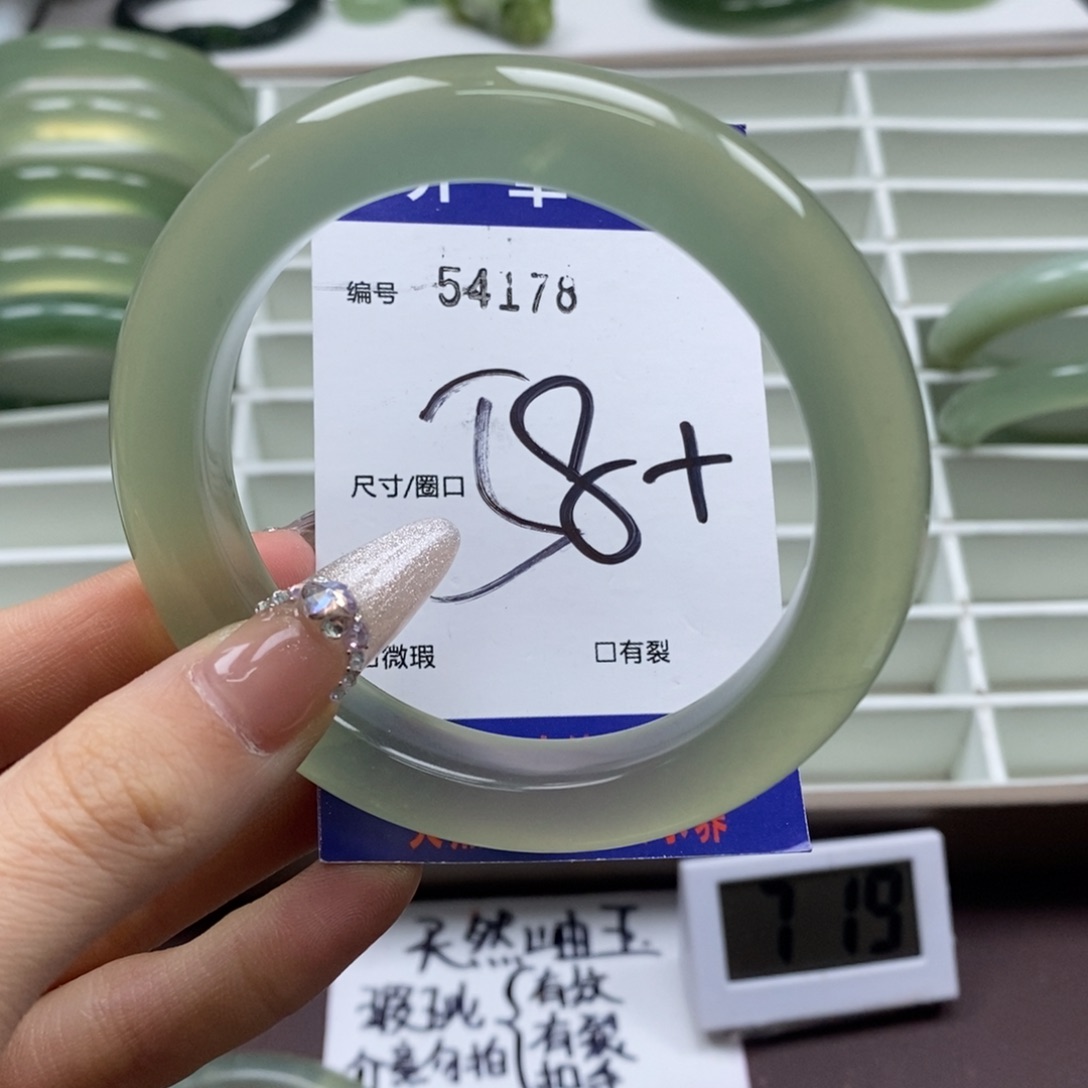 蛇纹石玉手镯未镶嵌