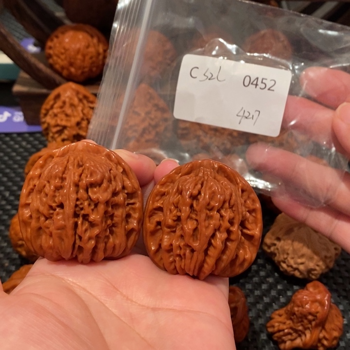 ****蓝文玩核桃把件精品