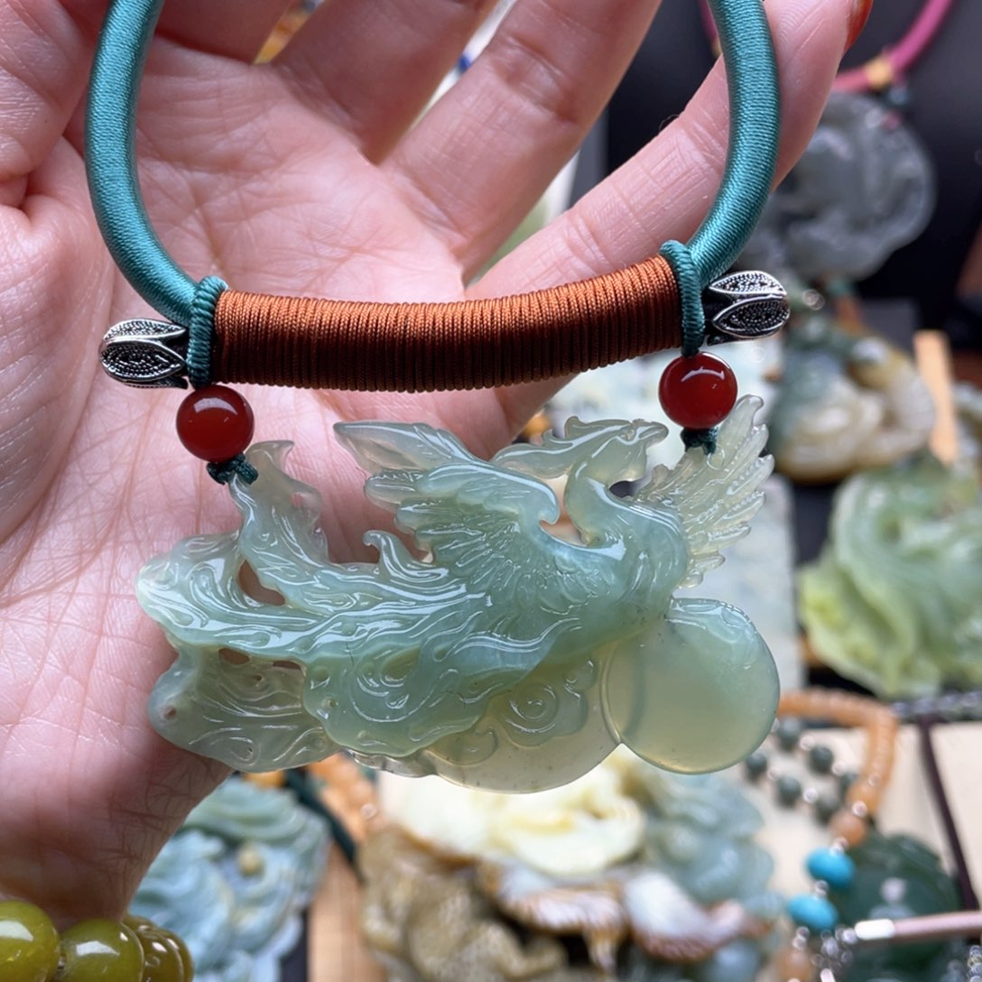 蛇纹石玉颈饰未镶嵌