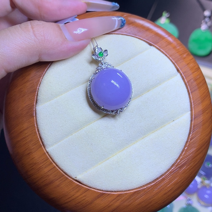 颈饰18K金镶嵌翡翠天然