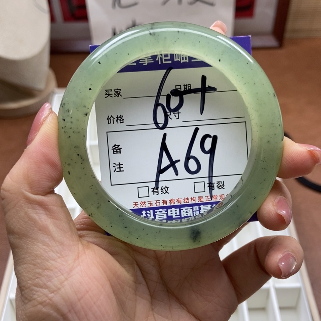 岫玉手镯手镯未镶嵌