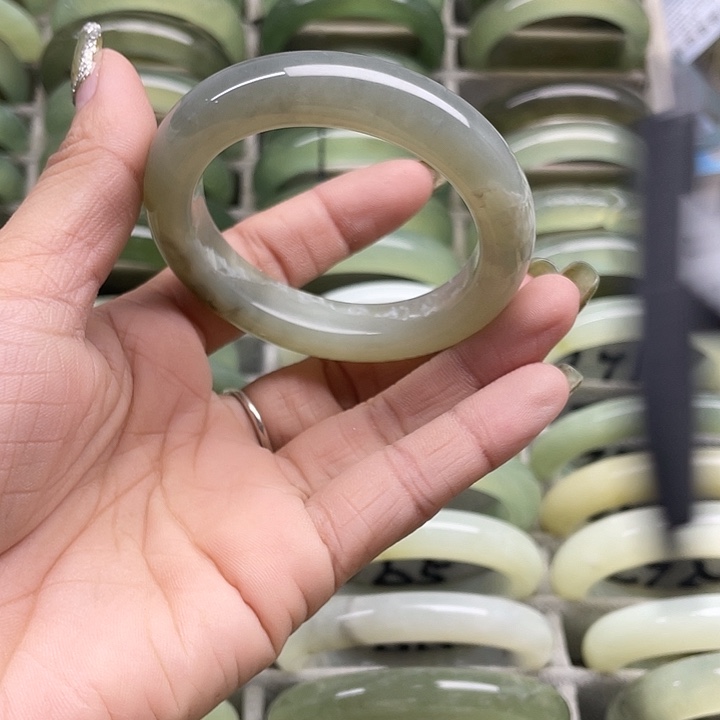 蛇纹石玉未镶嵌手镯272