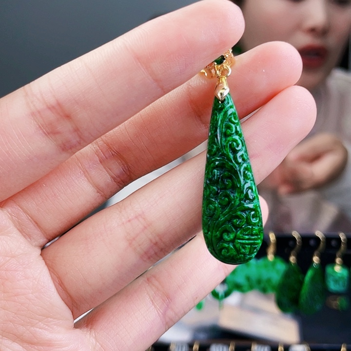 翡翠颈饰未镶嵌饰品