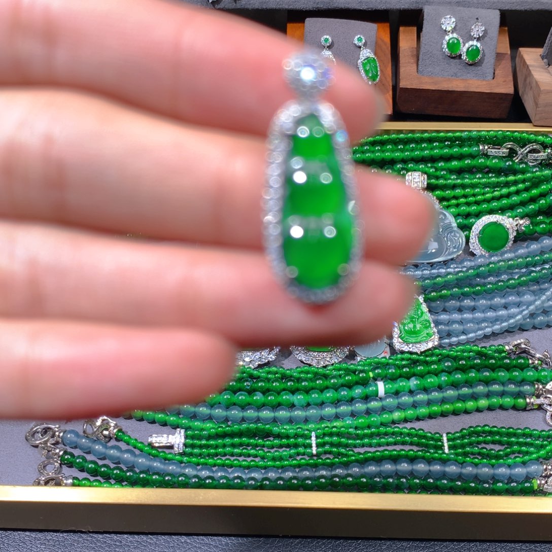 翡翠手链未镶嵌天然翡翠