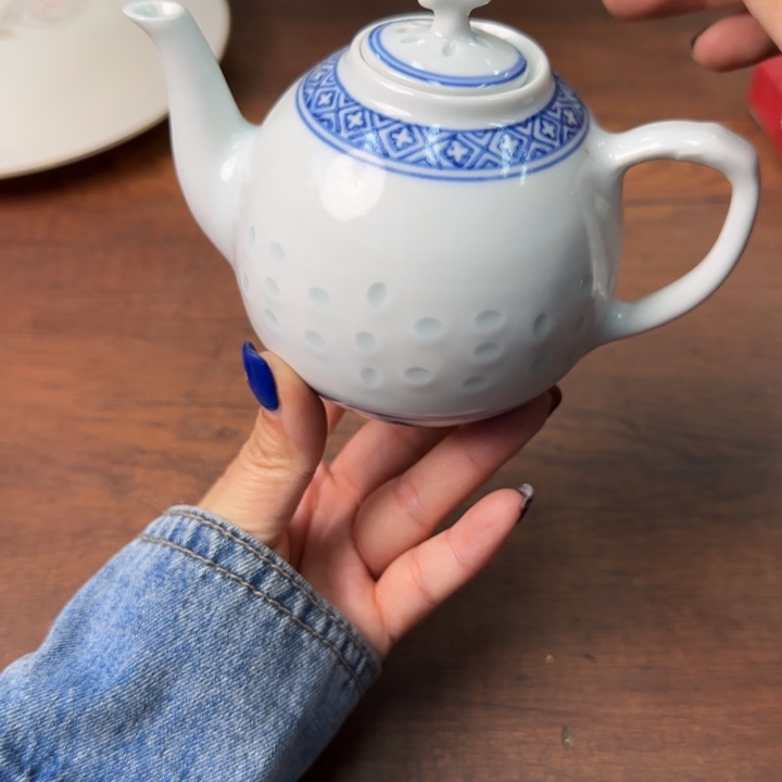 一个陶瓷物件哈哈哈哈