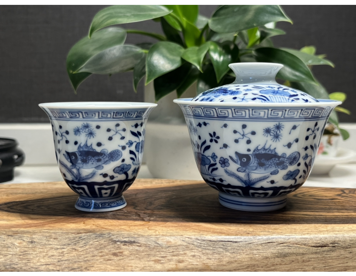 鱼藻纯手工手绘盖碗+主人杯，容量盖碗110左右，杯子50
