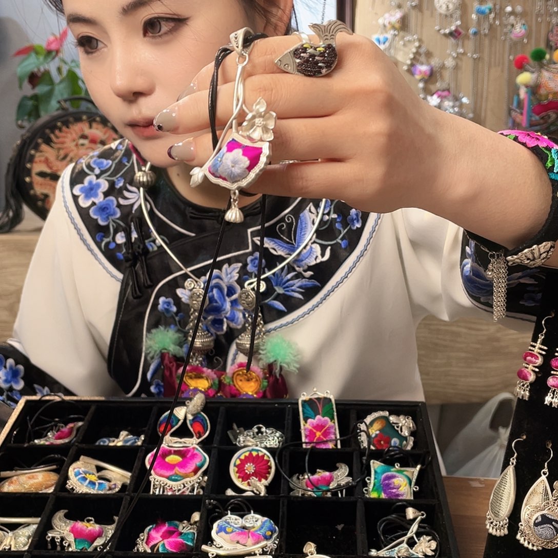 锆石纯铜合金吊坠