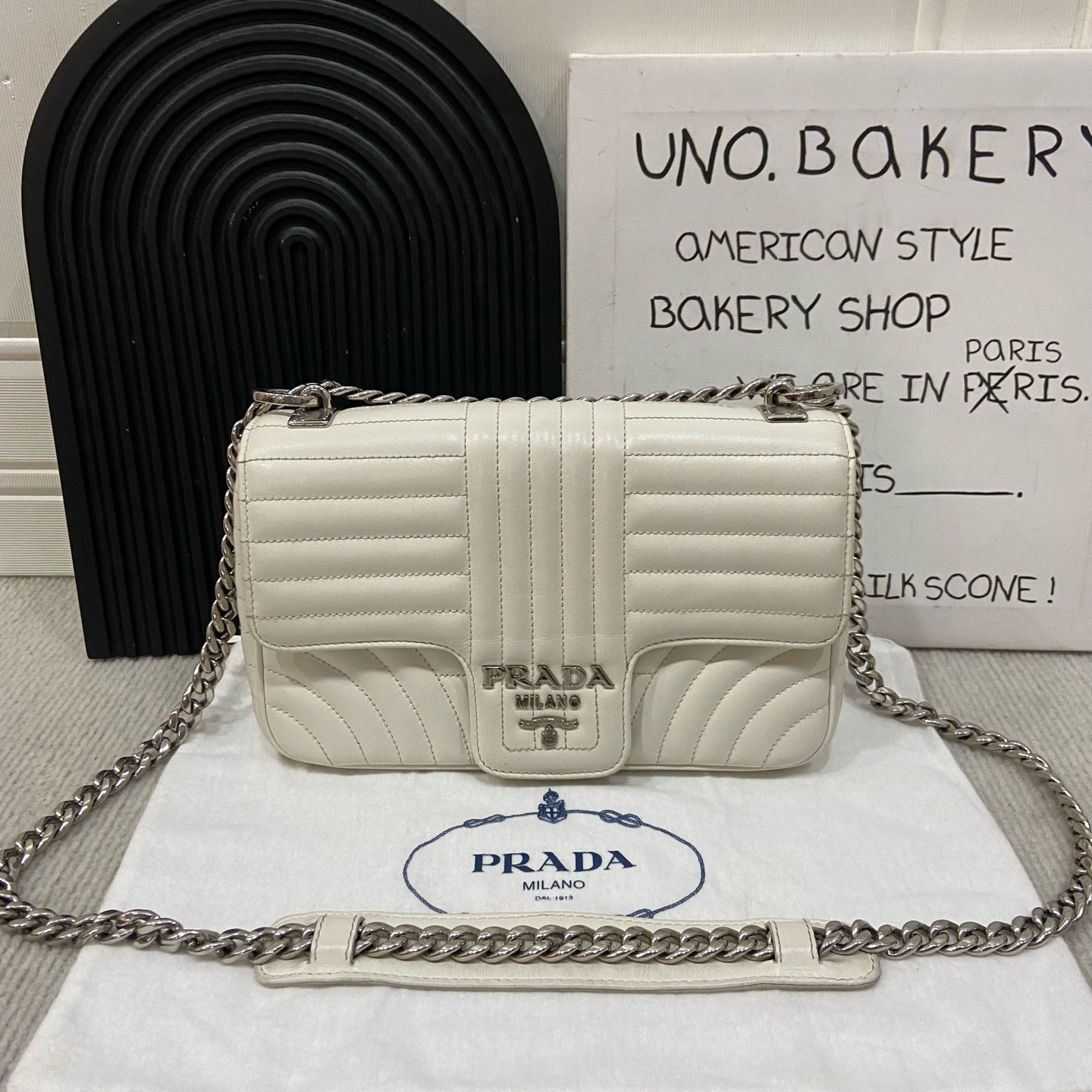 95新 Prada/普拉达 白色翻盖链条包   