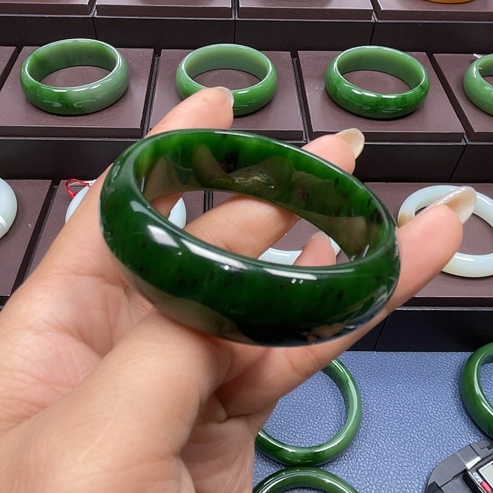 和田玉（碧玉）未镶嵌手镯