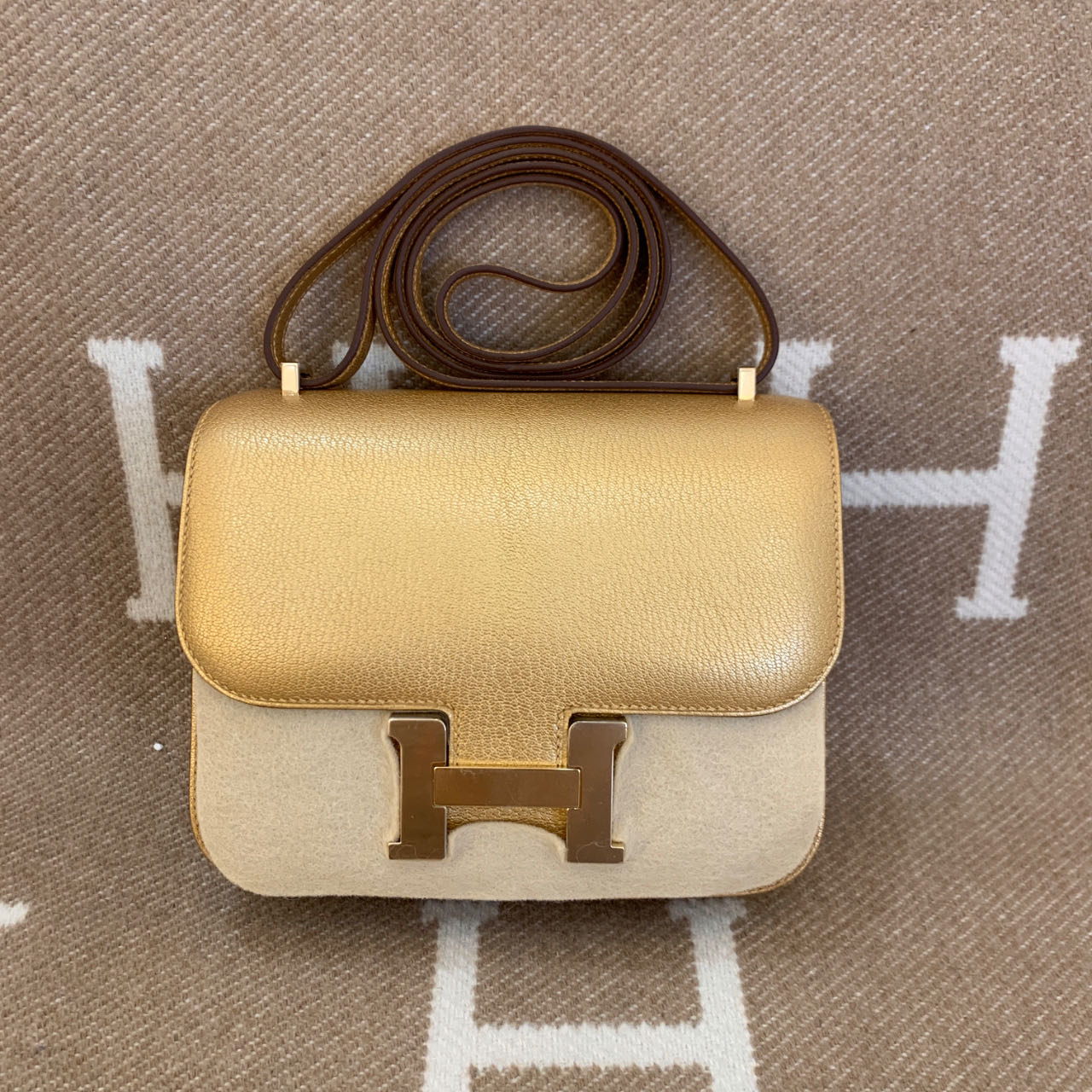 全新未使用 Hermes/爱马仕 constance 19 W  山羊皮鎏金色0114p6 