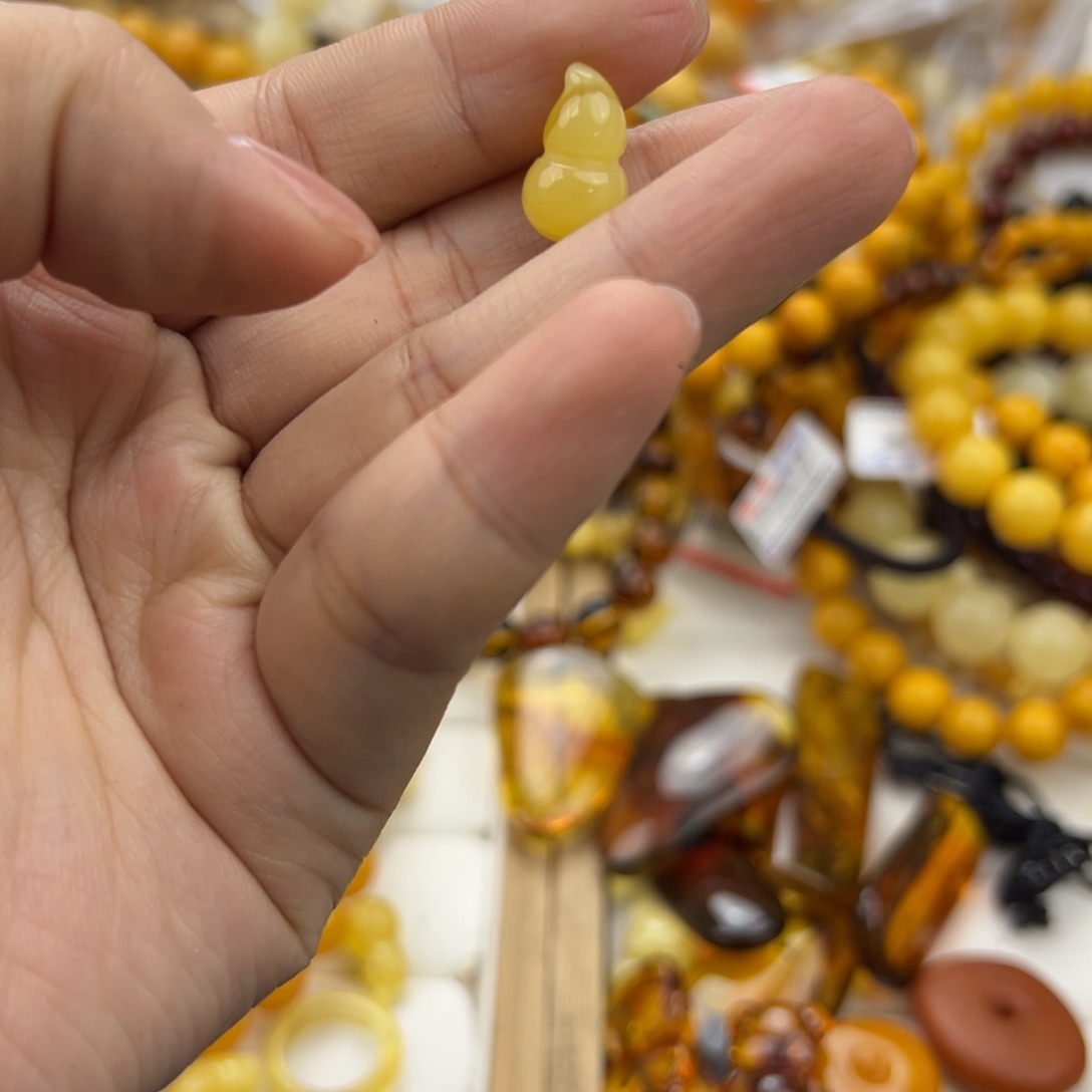 琥珀珠宝奇石未镶嵌