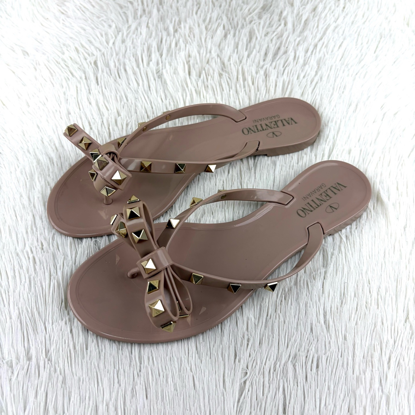 99新 Valentino/华伦天奴 裸粉色铆钉人字拖鞋38码