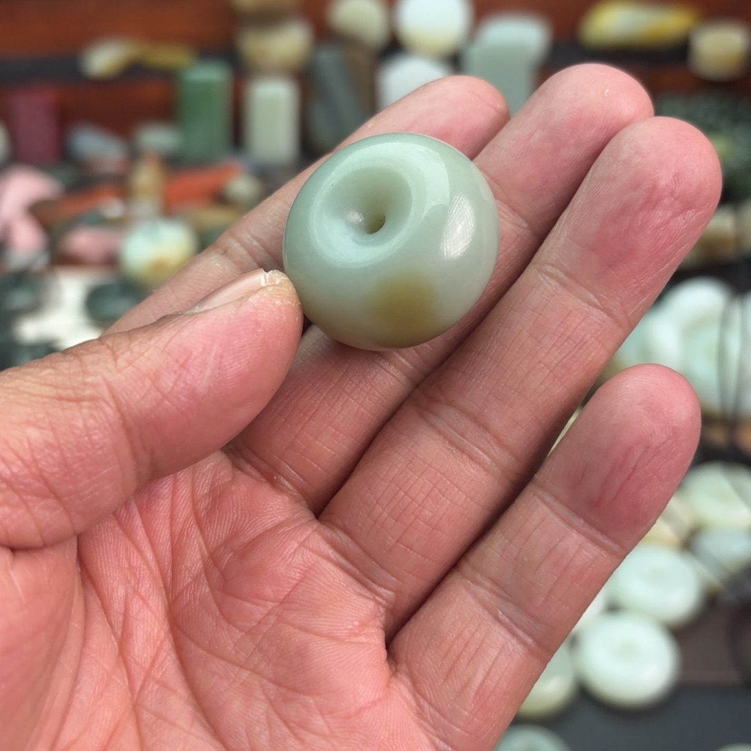 和田玉（糖玉）颈饰未镶嵌t****?