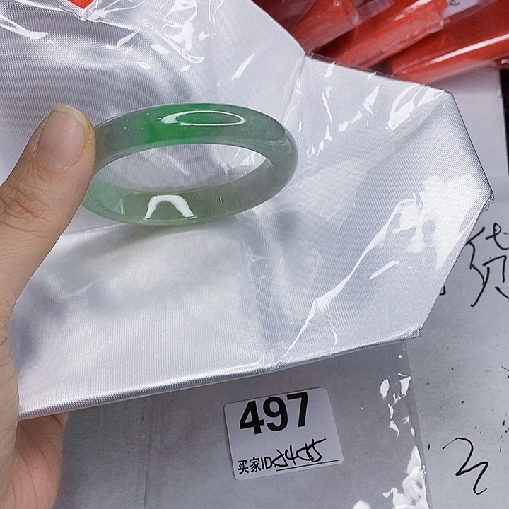 翡翠未镶嵌手镯一图一物实物为准（微瑕处理）