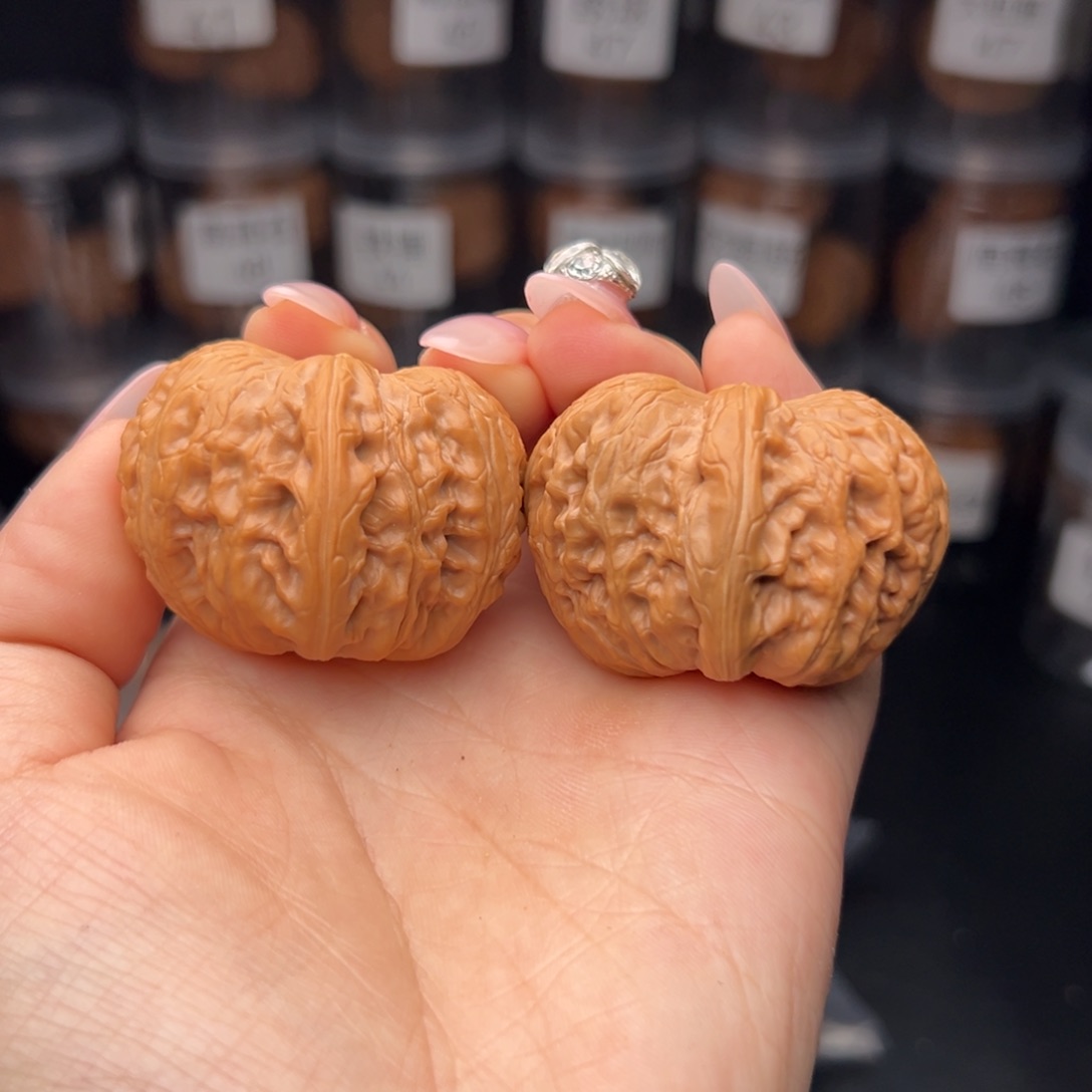 文玩核桃吊坠苏****?元宝