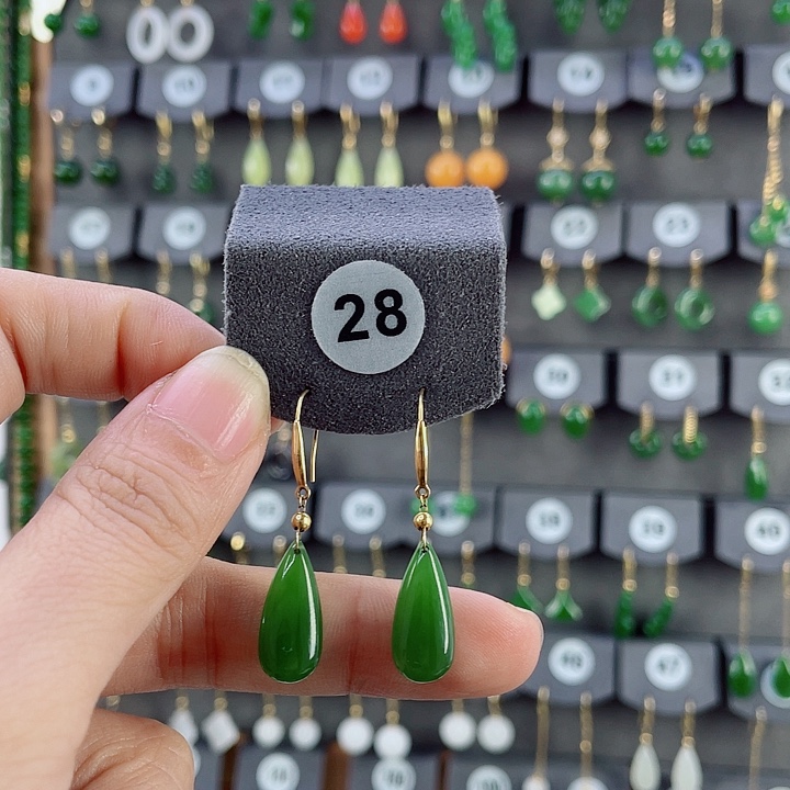 18K金镶嵌和田玉耳饰