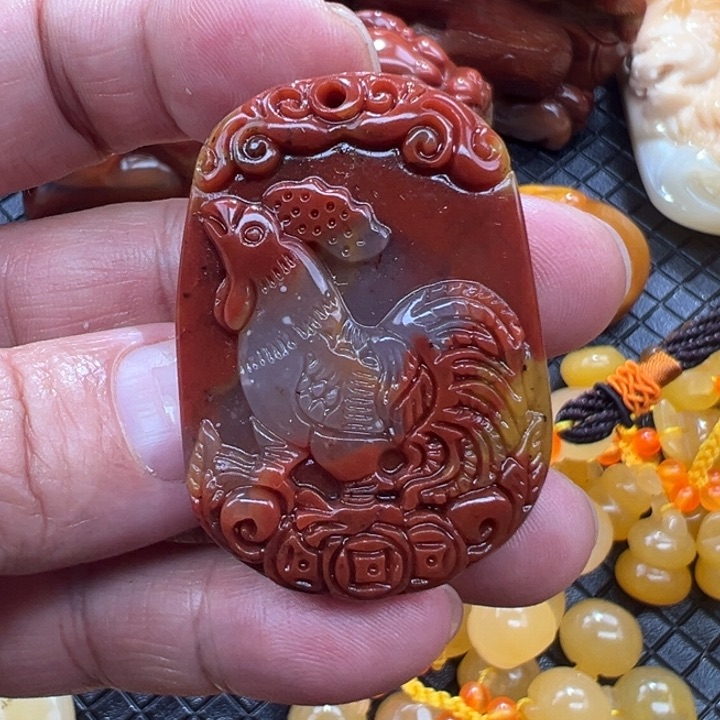 石英质玉（黄龙玉）颈饰合金