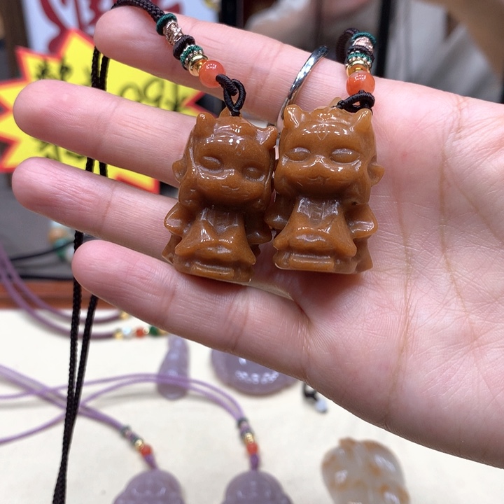 石英质玉合金颈饰一对