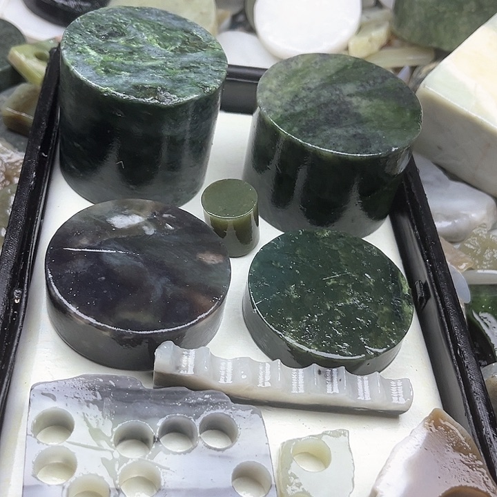 和田玉（糖玉）和田玉边角料9K金镶嵌喵***到