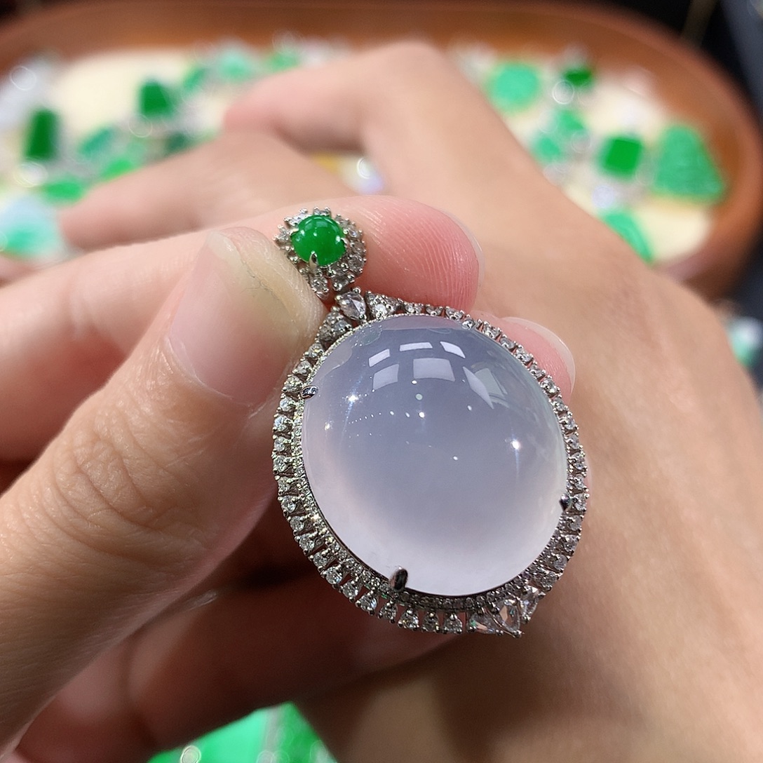 翡翠18K金镶嵌颈饰