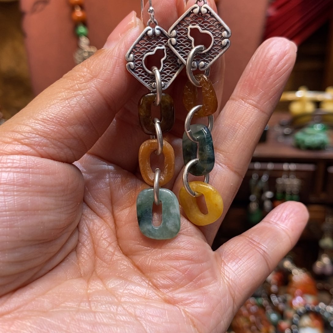 翡翠吊坠(赠链)未镶嵌