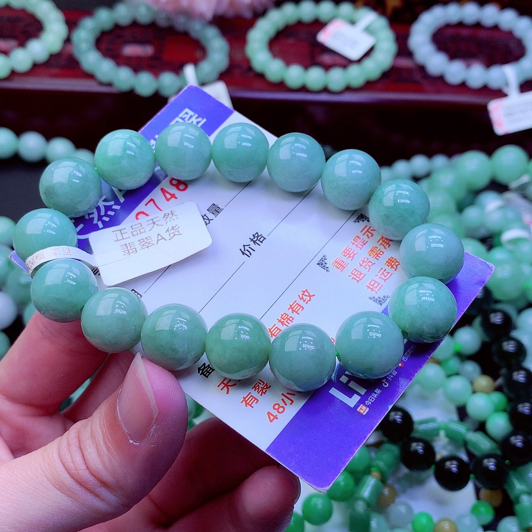 幸***哥翡翠未镶嵌毛衣链