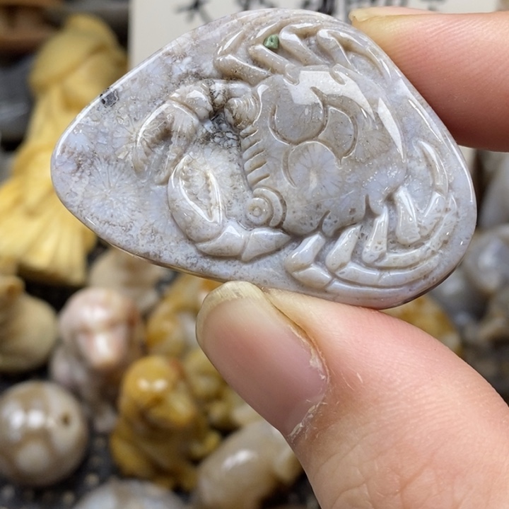 硅化珊瑚（珊瑚玉）未镶嵌颈饰