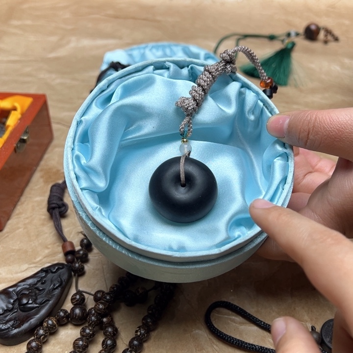 大叶紫檀（黑酸枝木类）