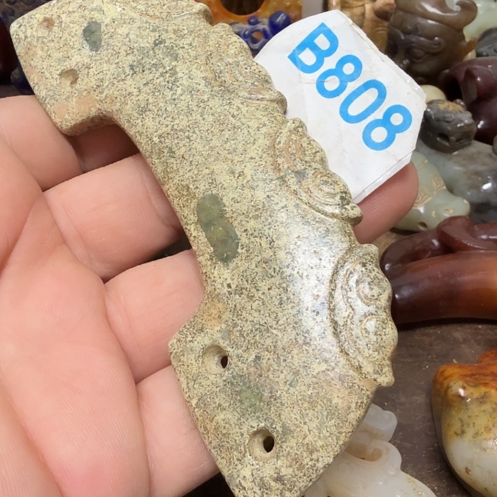 透闪石-蛇纹石玉未镶嵌颈饰