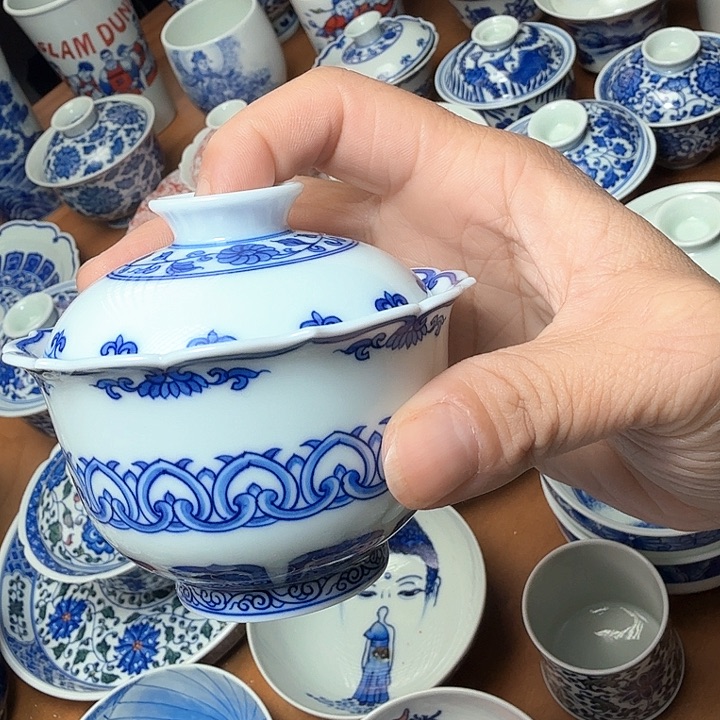 陶手绘二才宝箱纹盖碗