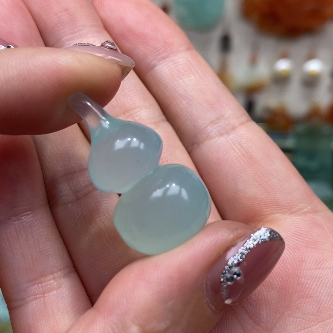 小***鱼蛇纹石玉未镶嵌颈饰