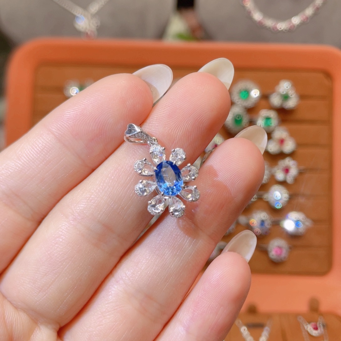 蓝宝石18K金镶嵌吊坠1.46