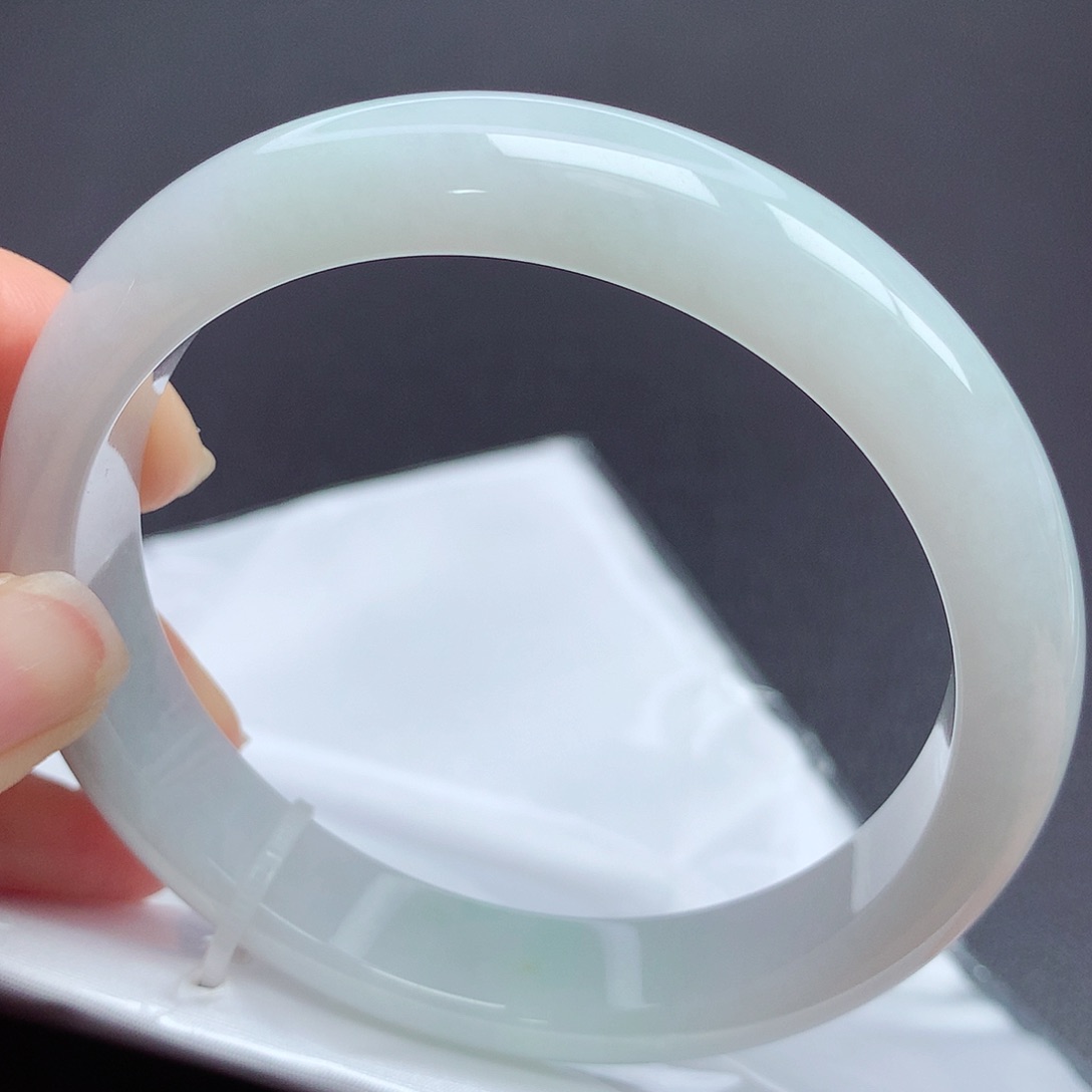 翡翠手镯未镶嵌63.7圈口