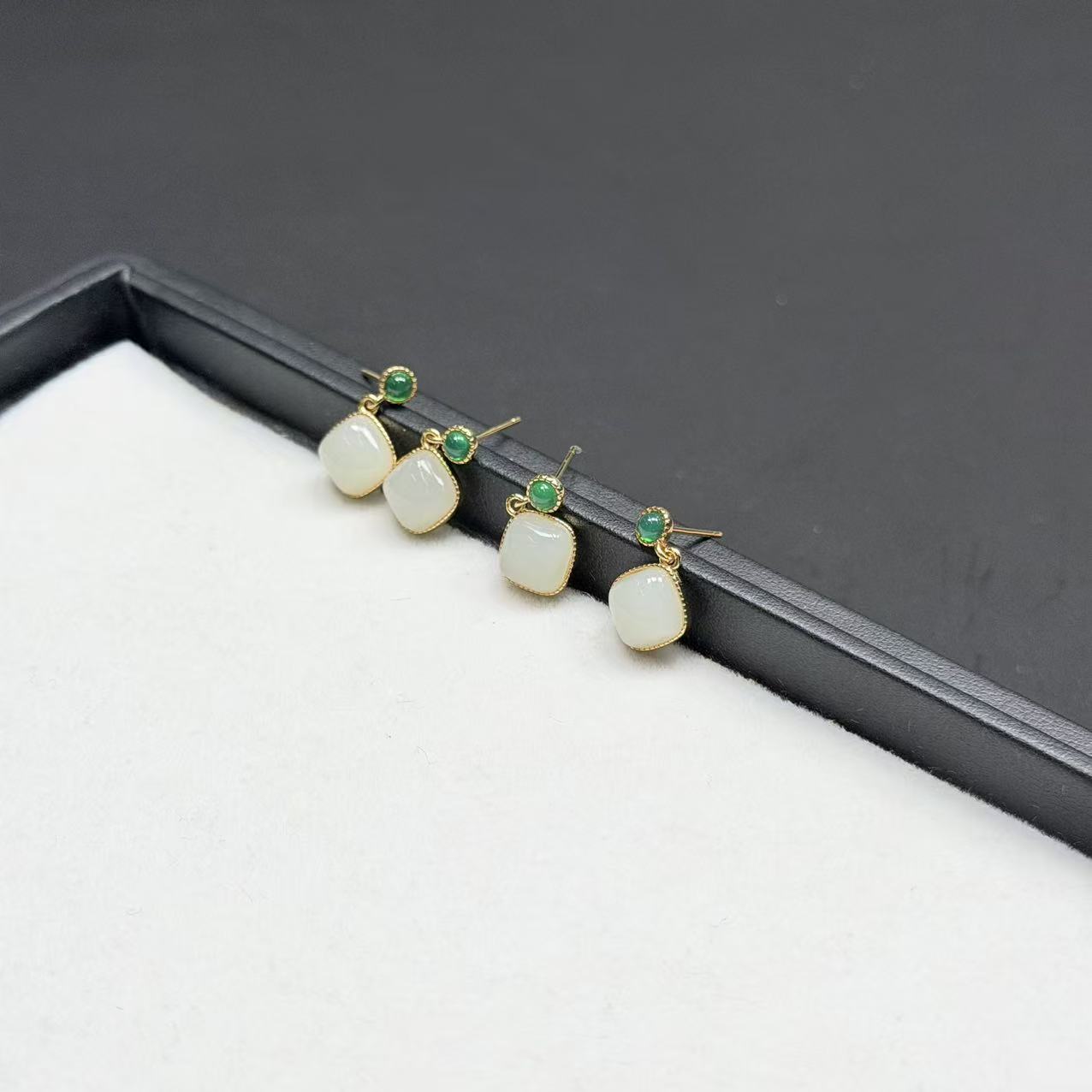 【睿泽赏宝】S925和田玉方块耳钉多样性发一8*3 KL0420034