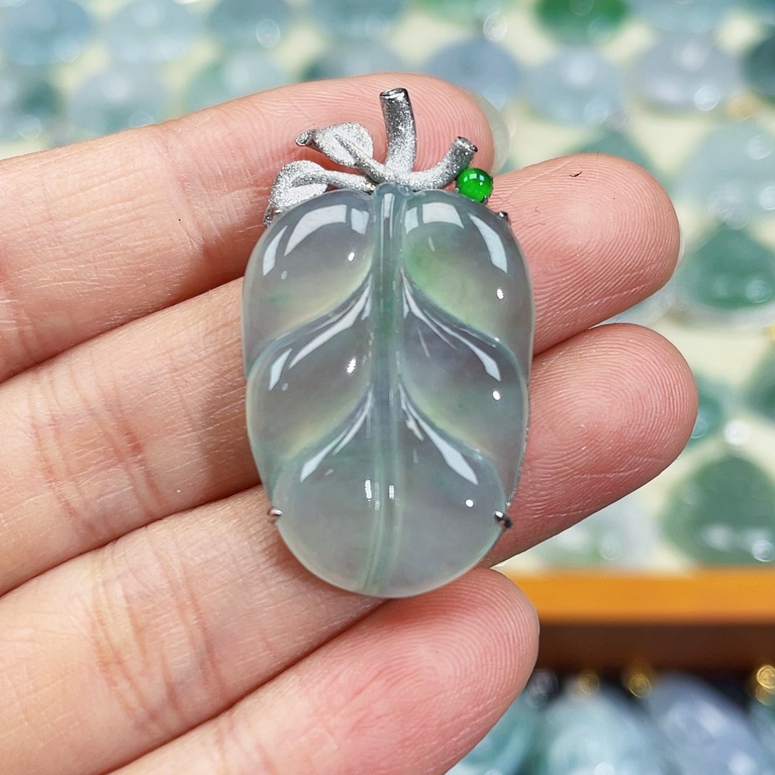 翡翠颈饰18K金镶嵌吊坠