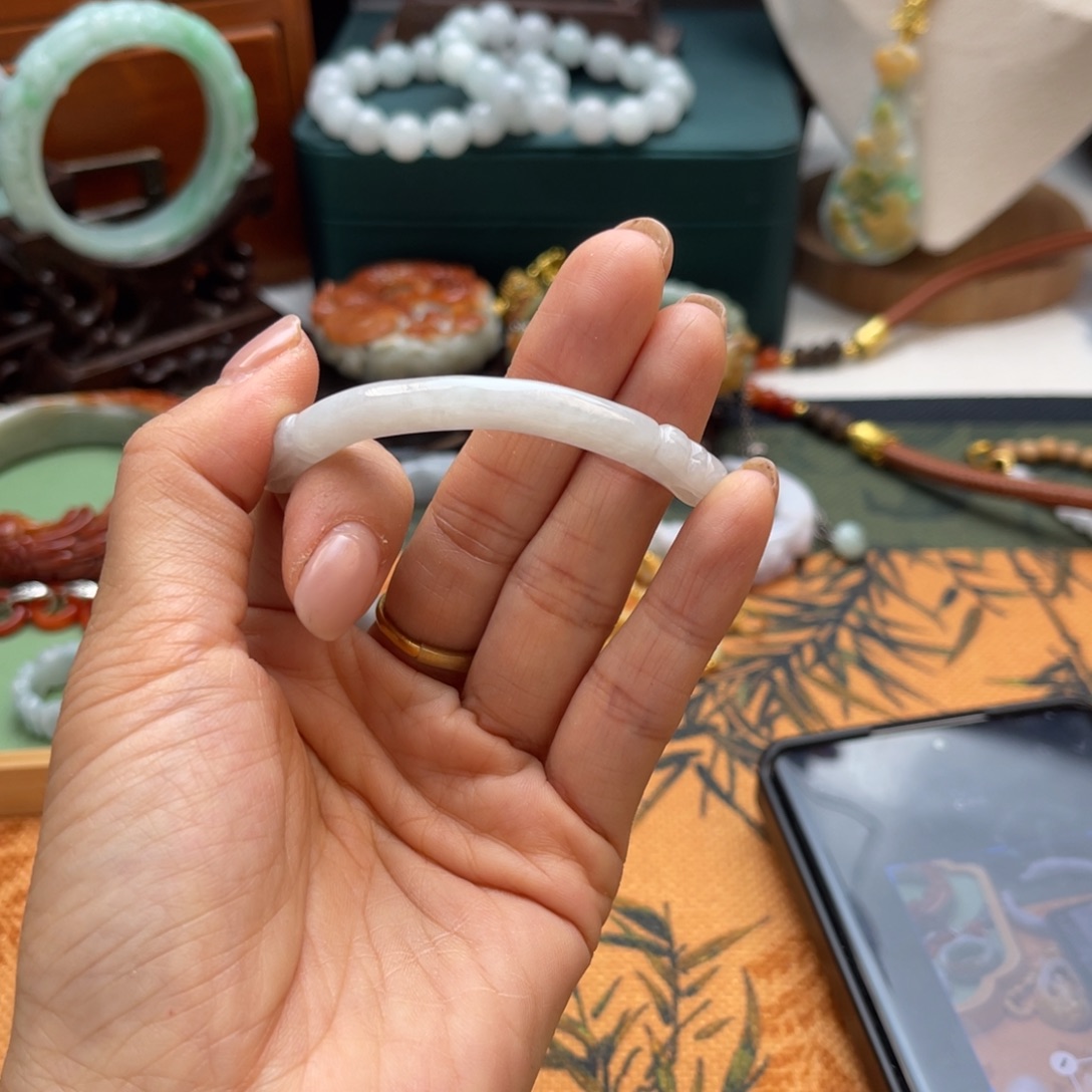 筱***语翡翠未镶嵌手链福利