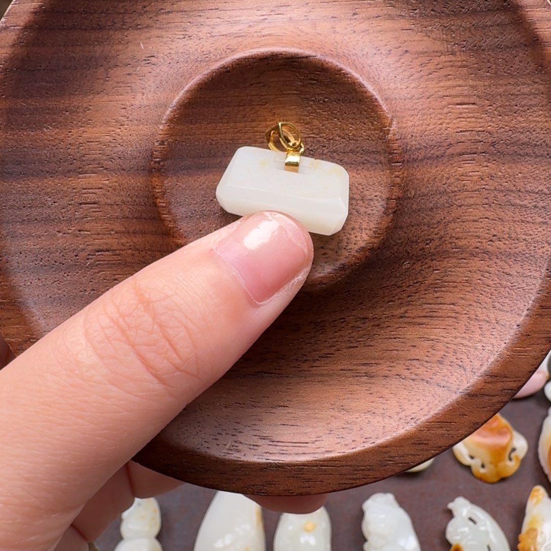吊坠(不含链)未镶嵌和田玉（子料）小锁
