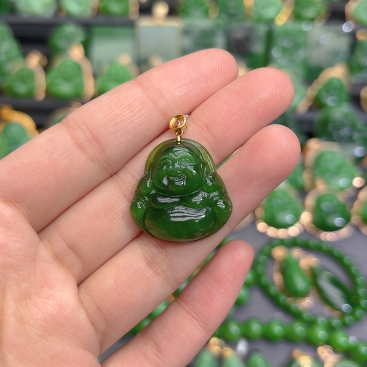 颈饰18K金镶嵌和田玉（碧玉）