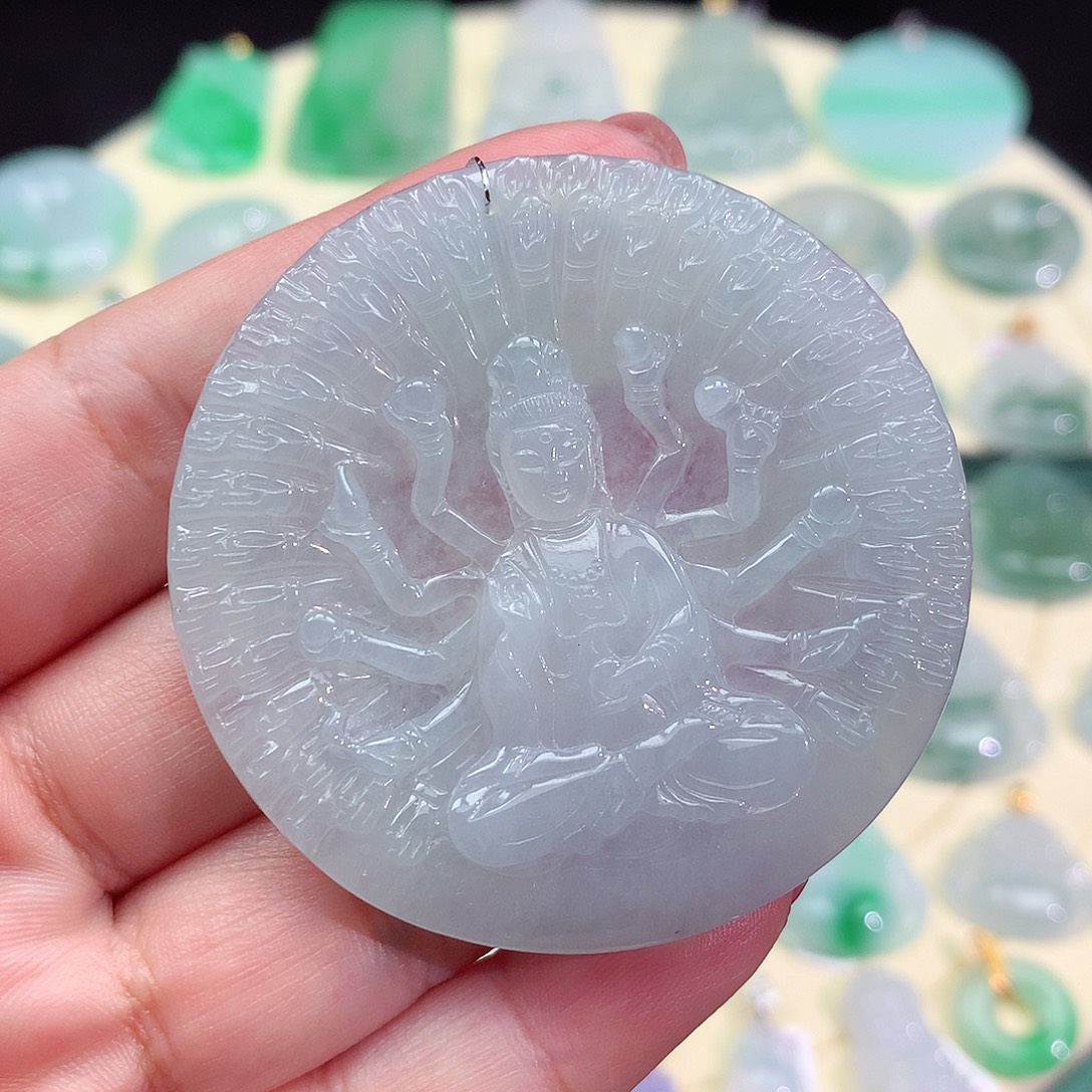 翡翠未镶嵌颈饰千手观音